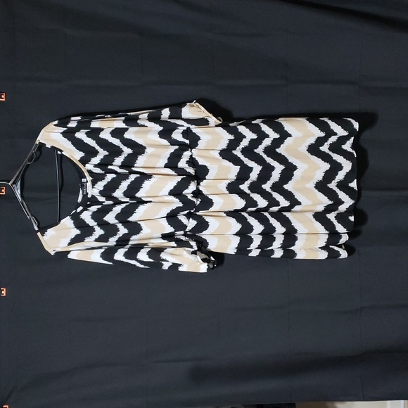 Wet Seal Dresses & Skirts - Vintage Wet Seal Chevron Print Dress In Black, White, & Beige.  Size: 2X